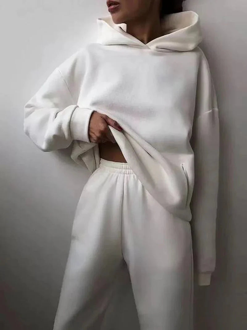 Women's two-piece fleece tracksuit set in white