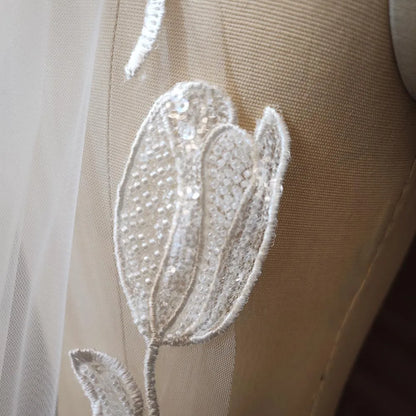 Tulip Floral Lace Wedding Veil with Comb Romantic Single Layer Bridal Veil with Beads