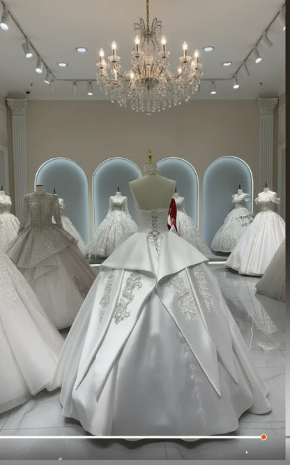 Strapless Luxurious Satin Wedding Bridal Dress Beaded Embroidery Trailing Customized